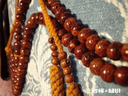 星月菩提是先变红还是先开片