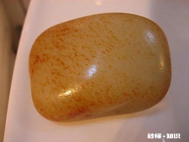 “人养玉，玉养人”是真的吗，和田玉和翡翠哪个更好