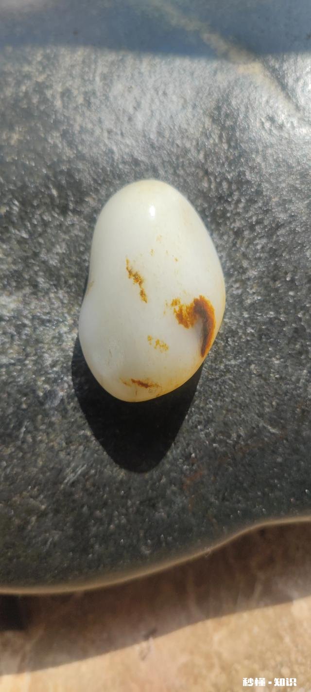 “人养玉，玉养人”是真的吗，和田玉和翡翠哪个更好