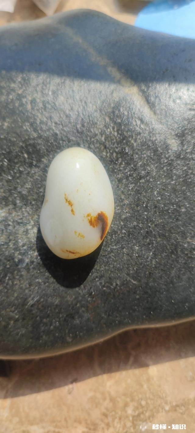 “人养玉，玉养人”是真的吗，和田玉和翡翠哪个更好