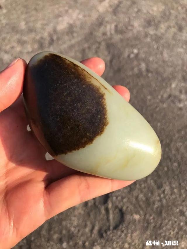 “人养玉，玉养人”是真的吗，和田玉和翡翠哪个更好