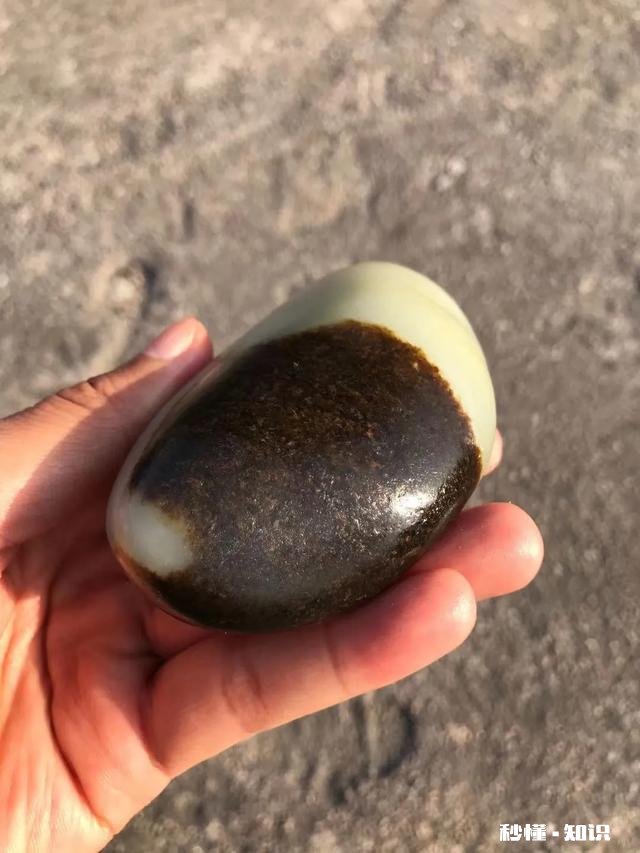 “人养玉，玉养人”是真的吗，和田玉和翡翠哪个更好