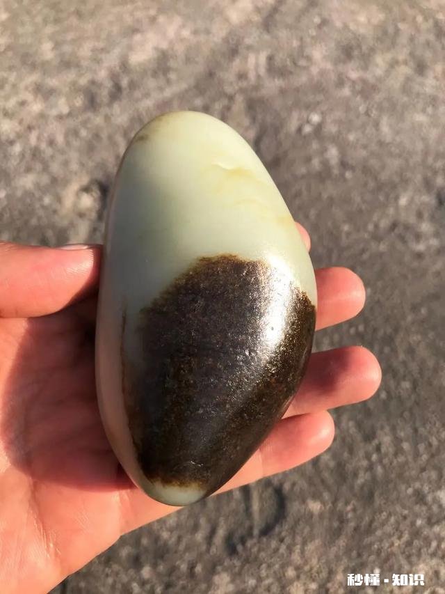 “人养玉，玉养人”是真的吗，和田玉和翡翠哪个更好