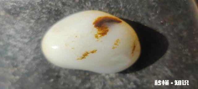 “人养玉，玉养人”是真的吗，和田玉和翡翠哪个更好