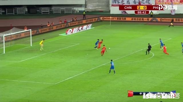 里皮的新男足赢球了，但进球的却是两个中场球员，国足前锋依然无法进球，你怎么看