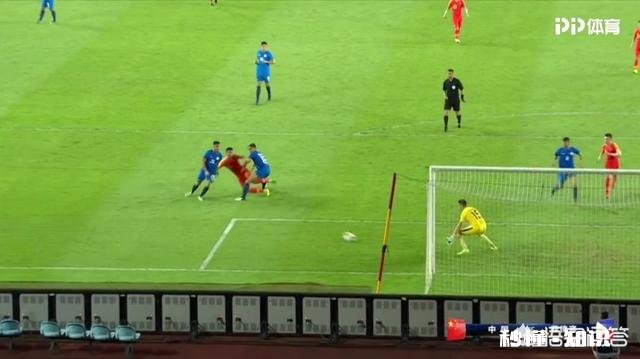 里皮的新男足赢球了，但进球的却是两个中场球员，国足前锋依然无法进球，你怎么看