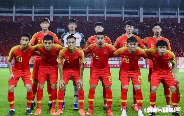 里皮的新男足赢球了，但进球的却是两个中场球员，国足前锋依然无法进球，你怎么看