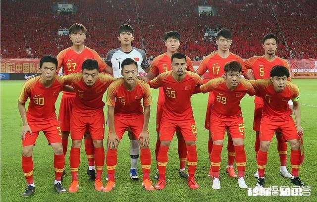 里皮的新男足赢球了，但进球的却是两个中场球员，国足前锋依然无法进球，你怎么看