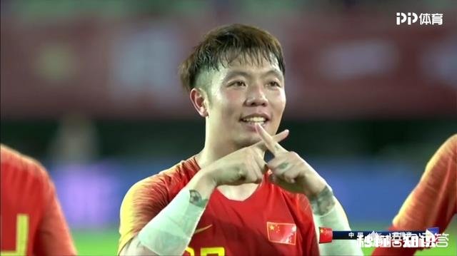 里皮的新男足赢球了，但进球的却是两个中场球员，国足前锋依然无法进球，你怎么看