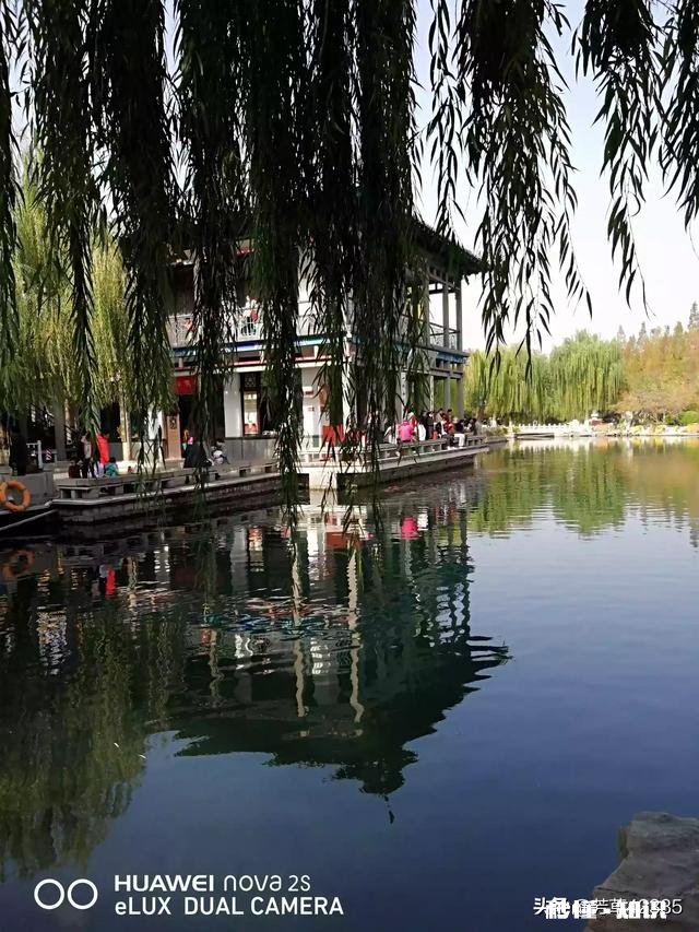 倒影不一样的玩法，如何巧用镜面反射拍出创意大片