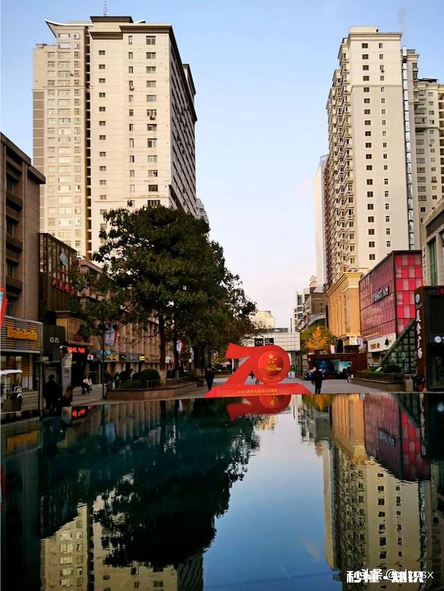 倒影不一样的玩法，如何巧用镜面反射拍出创意大片