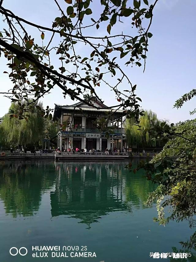 倒影不一样的玩法，如何巧用镜面反射拍出创意大片