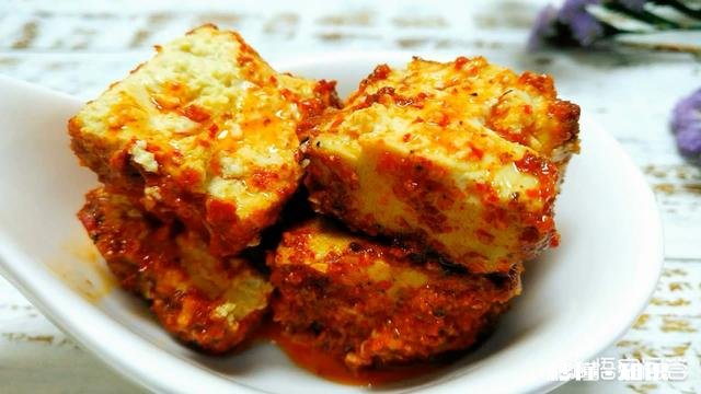 小时候走街串巷卖的香辣腐乳是如何做的