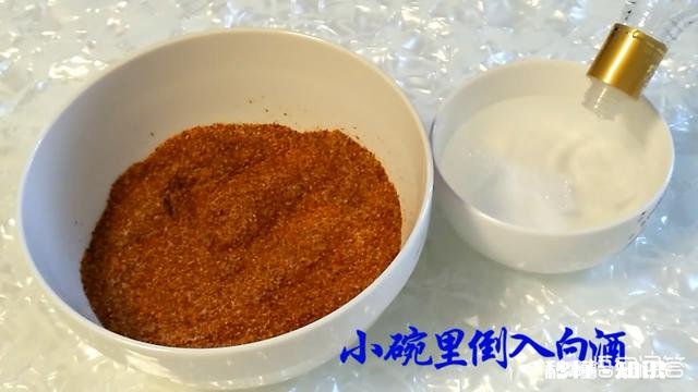 小时候走街串巷卖的香辣腐乳是如何做的