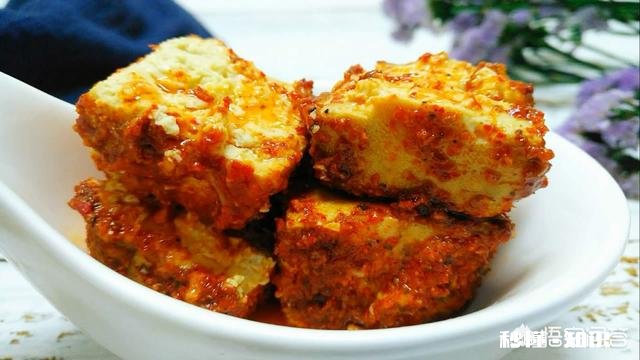 小时候走街串巷卖的香辣腐乳是如何做的