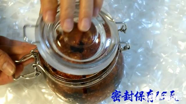 小时候走街串巷卖的香辣腐乳是如何做的