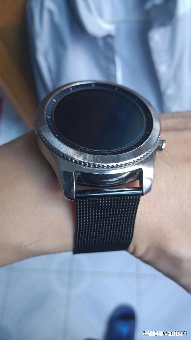 本人大学毕业工作不久 推荐1500以内的男士腕表