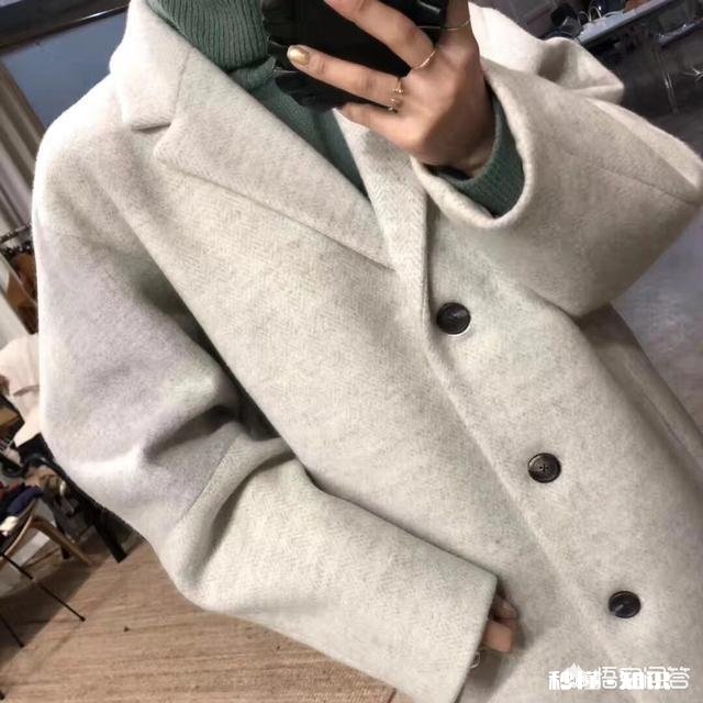 求长款呢大衣冬季颜色选择和搭配，有哪些指导建议，时尚显瘦显高