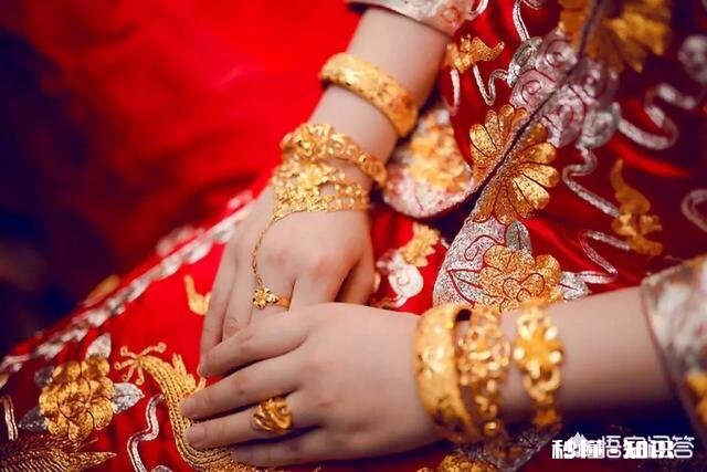 你对有女儿的人借其女儿出嫁索要一、二十万高额彩礼有什么看法是支持还是反对