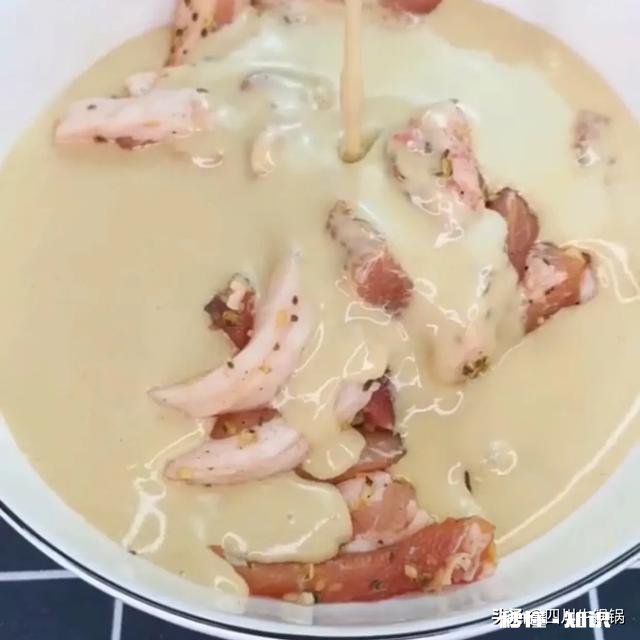 酥肉到底怎么炸才会酥脆爽口煮着吃炸过的酥皮也不容易掉