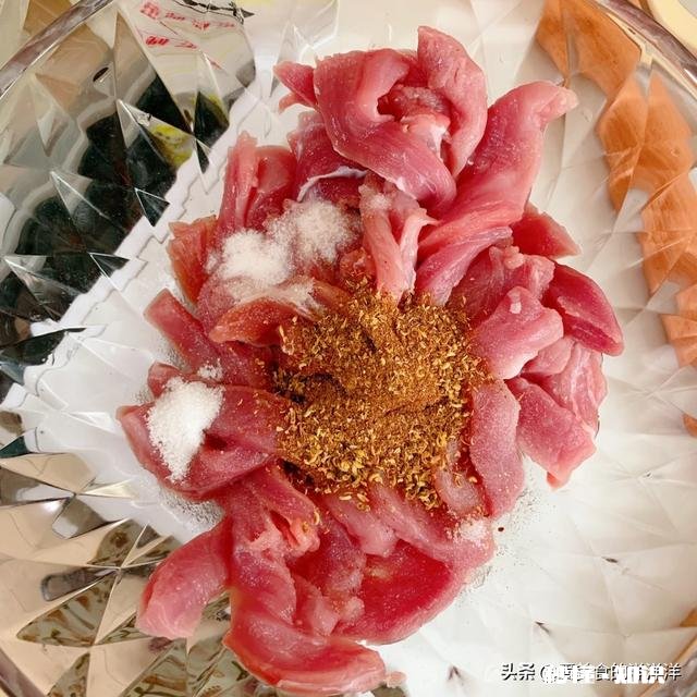 酥肉到底怎么炸才会酥脆爽口煮着吃炸过的酥皮也不容易掉