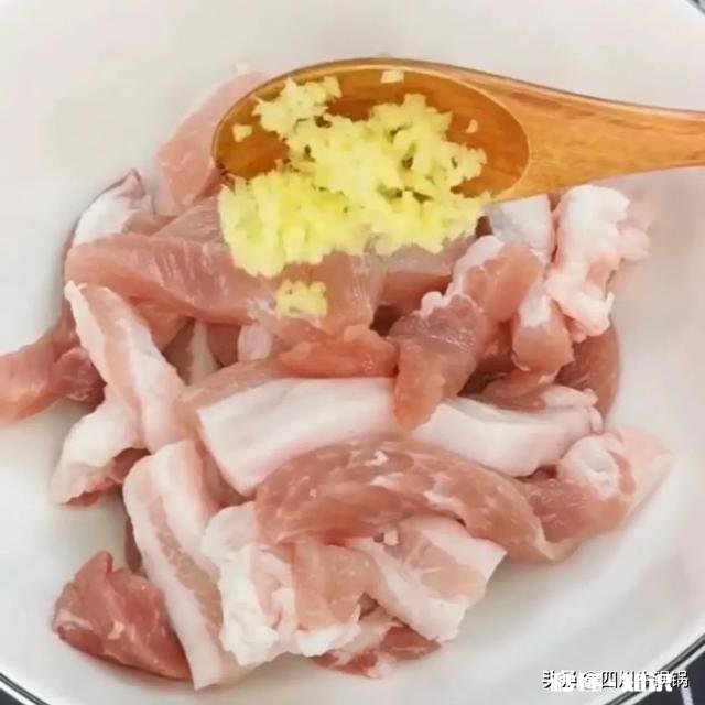 酥肉到底怎么炸才会酥脆爽口煮着吃炸过的酥皮也不容易掉