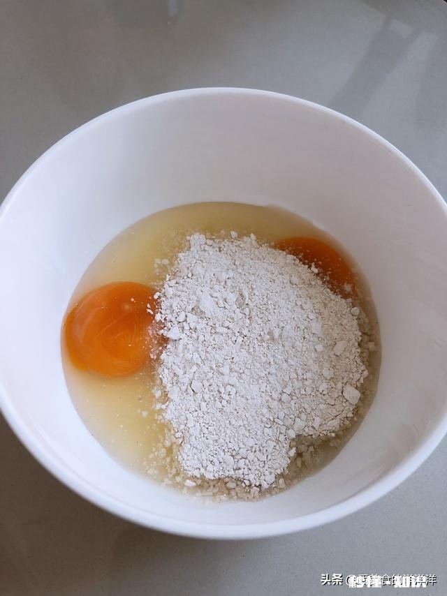 酥肉到底怎么炸才会酥脆爽口煮着吃炸过的酥皮也不容易掉