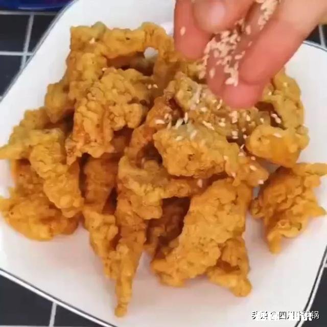酥肉到底怎么炸才会酥脆爽口煮着吃炸过的酥皮也不容易掉