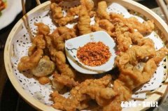 酥肉到底怎么炸才会酥脆爽口煮着吃炸过的酥皮也不容易掉