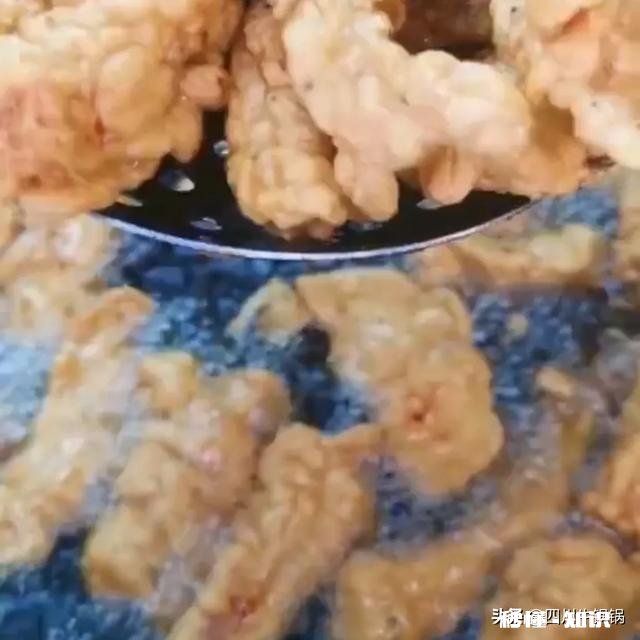 酥肉到底怎么炸才会酥脆爽口煮着吃炸过的酥皮也不容易掉