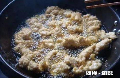酥肉到底怎么炸才会酥脆爽口煮着吃炸过的酥皮也不容易掉