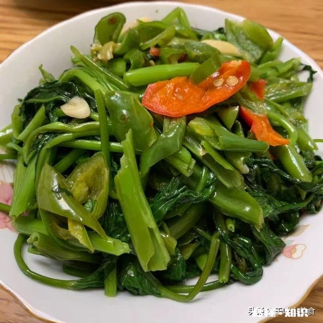 为什么做空心菜放了盐和油还会发黑