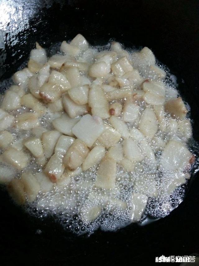 弄猪油渣要不要去皮