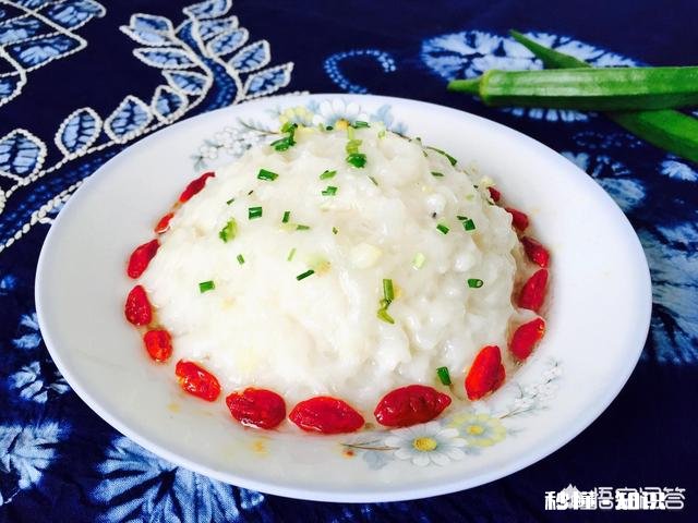 萝卜担心吃不完，腌个肉，切点萝卜，做个入口丝滑的粉蒸萝卜如何