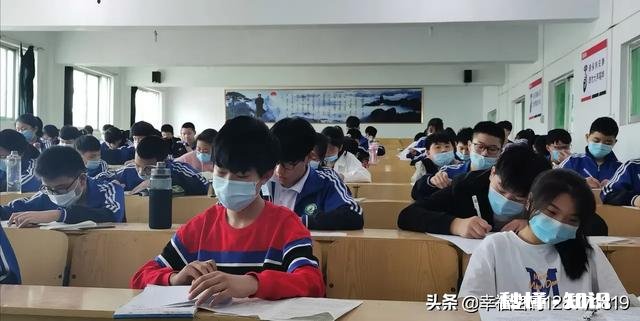 考场老师聚众讲话，可以举报吗已经影响到我考试了，你怎么么看