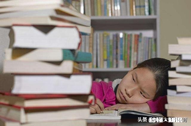 女儿上初一，她班数学老师没有耐心，否定辱骂学生，导致学生排斥数学咋办