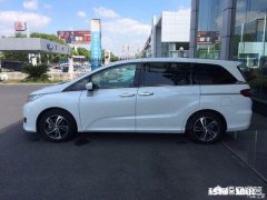 准备买辆车每年带家人出去自驾游，什么车比较好