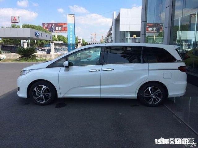 准备买辆车每年带家人出去自驾游，什么车比较好