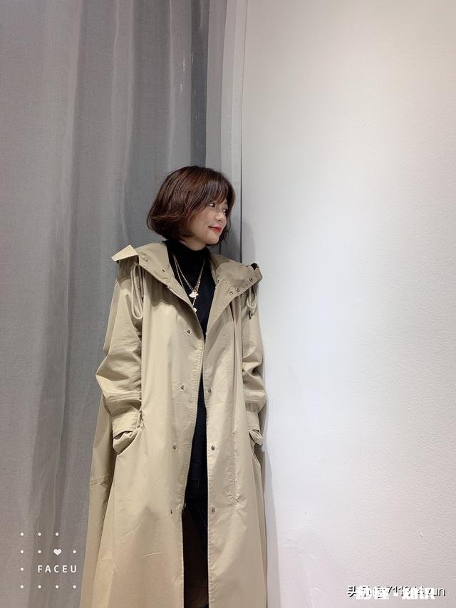 女士卡其色风衣，好吗