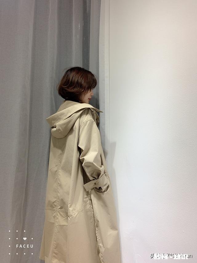 女士卡其色风衣，好吗