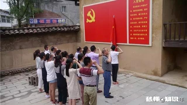 应届毕业大学生，要不要刚刚毕业就参加乡镇公务员的考试，还是说应该先出去闯闯