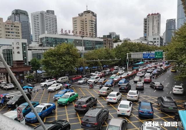 请问为什么贵州户籍人口比常住人口多那么多