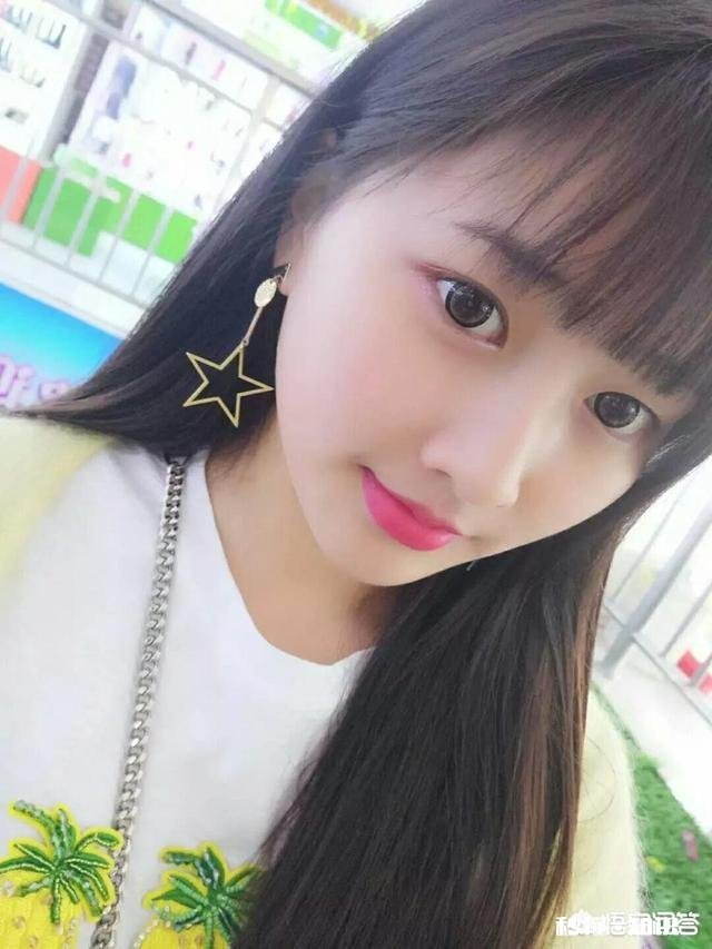 月蒙月龙月朦胧，怎么对下联