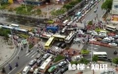 红灯时车辆越过停止线，在十字路口中间才停止，算闯红灯么