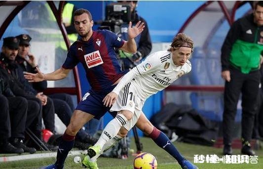 无缘金球奖前三的C罗追平尘封50年的纪录，要得奖的莫德里奇63分钟被换下，对此你怎么看