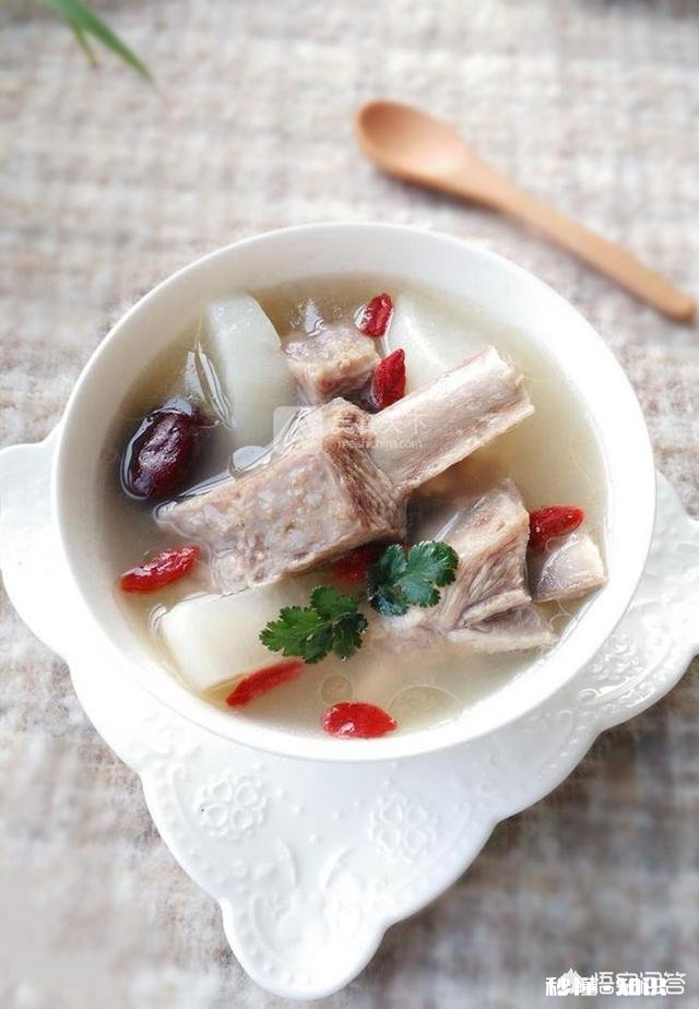 白萝卜排骨汤的排骨是用羊排好，还是用猪排好