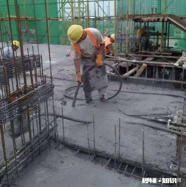 农民工秋收回家，工地找不到工人，老板发愁，公司催着要上人，怎么办