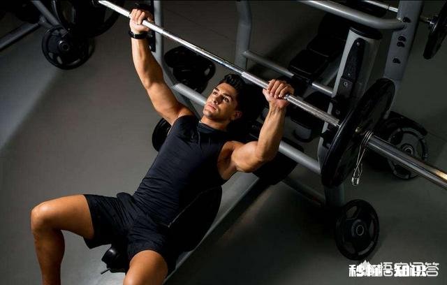 从来没去过健身房，最近准备开始去锻炼，如何装成常健身的人