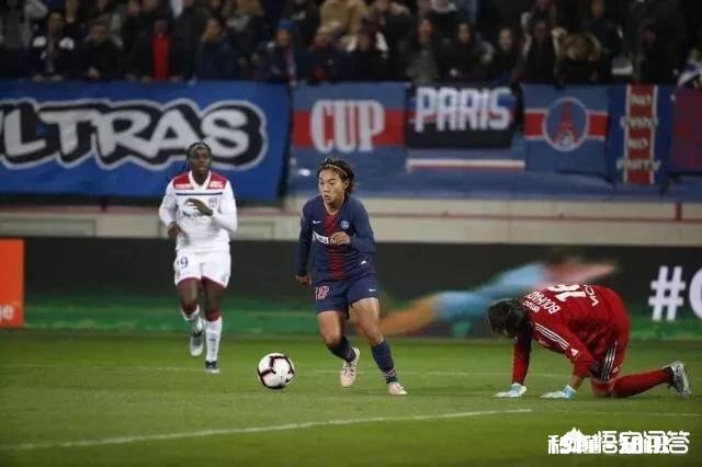 王霜晒父女合照秒变邻家女孩，网友高呼神似王祖贤，对此你如何看