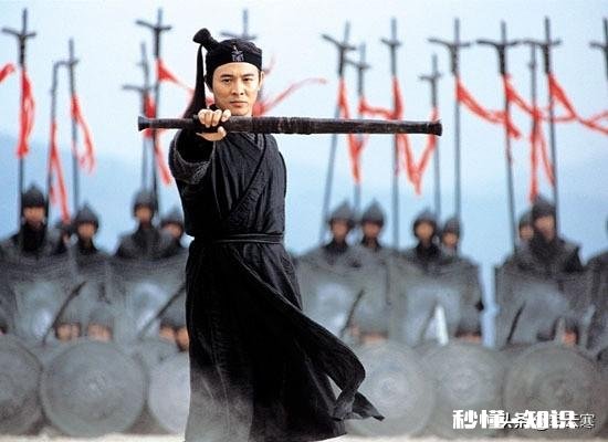 在电影《英雄》里面，怎么感觉陈道明比李连杰的气场还要强大你怎么看